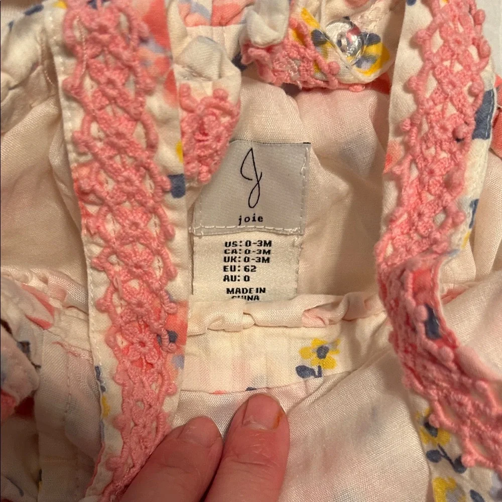 Floral Ruffled Baby onsies with matching hat 0-3 months